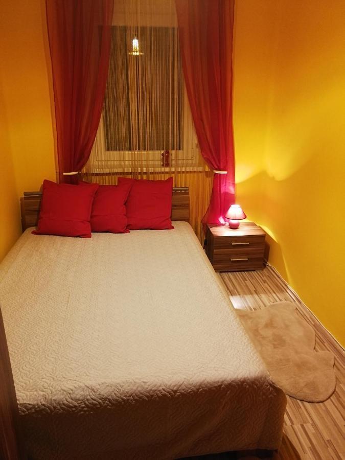 Zso-Ze Apartman Tiszafured Luaran gambar