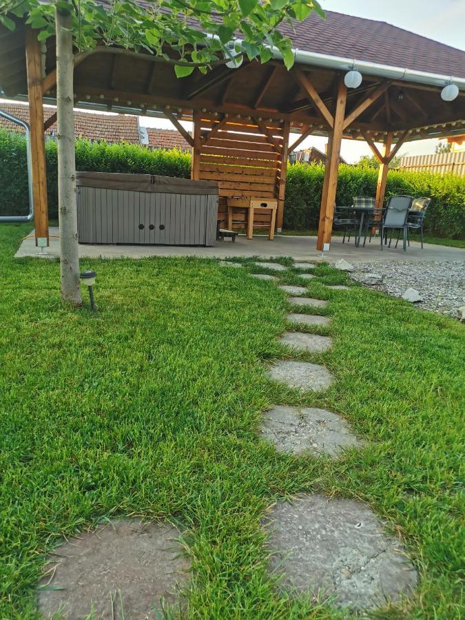 Zso-Ze Apartman Tiszafured Luaran gambar
