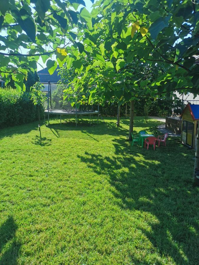Zso-Ze Apartman Tiszafured Luaran gambar